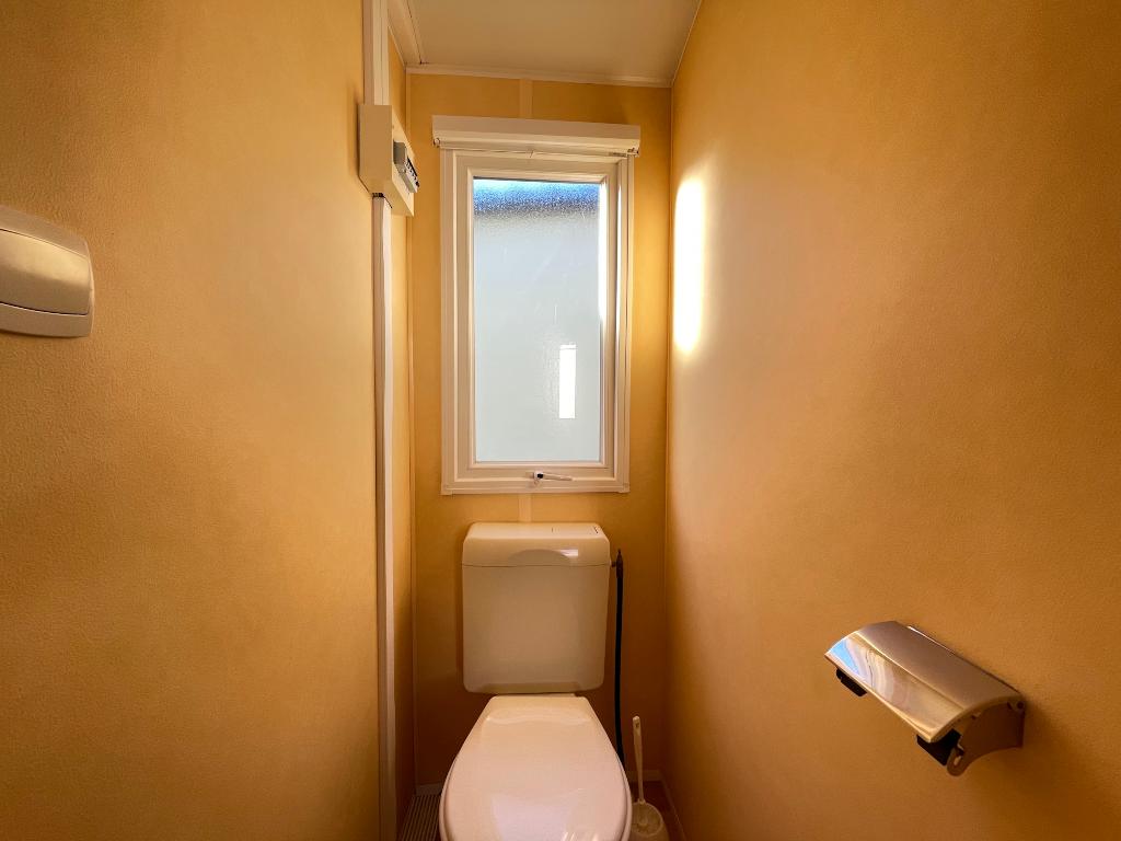 baño IRM Titania con 3 habitaciones
